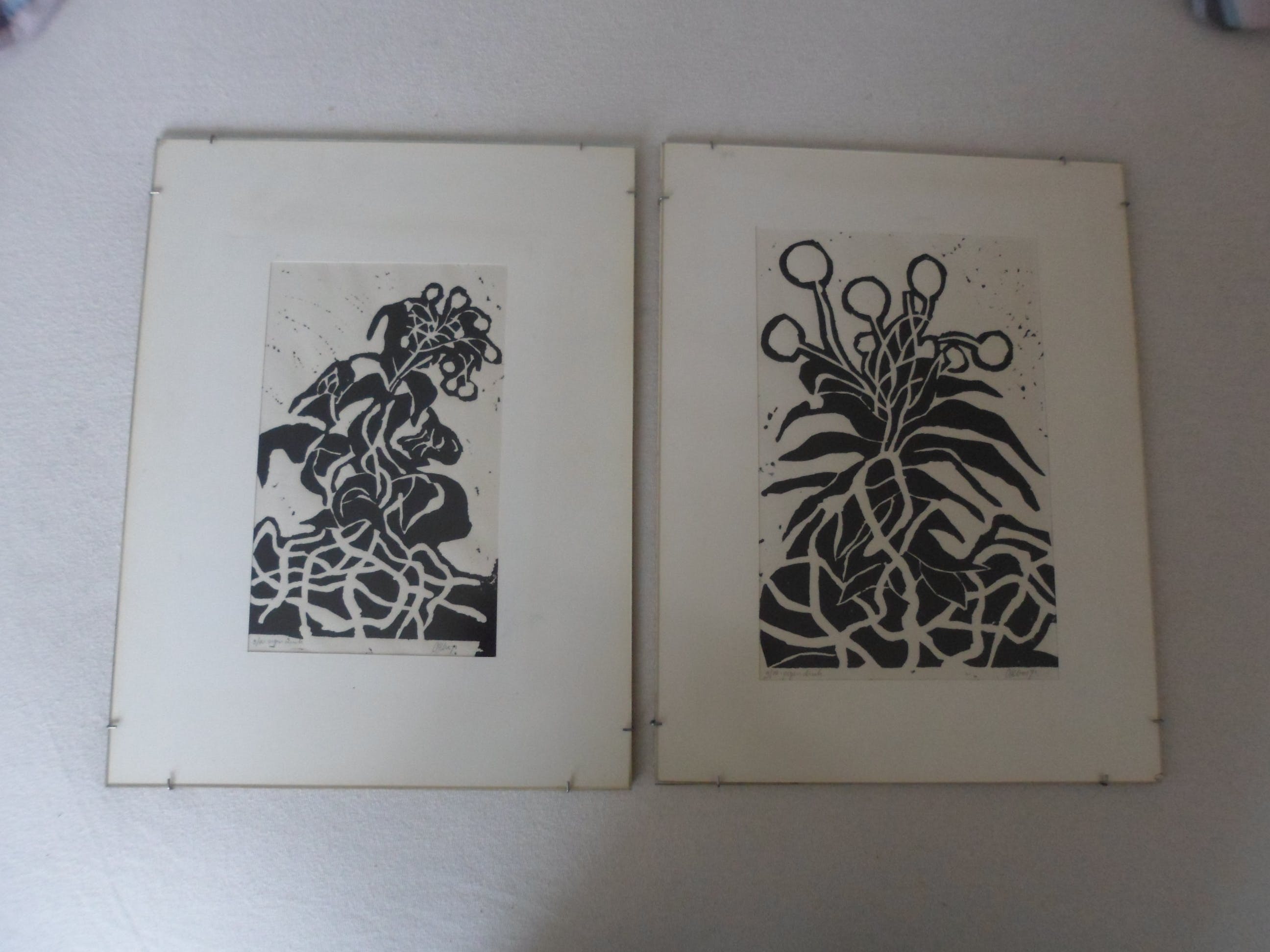 Niet of onleesbaar gesigneerd - 2 linosnede, gesigneerd. Uit 1971 kopen? Bied vanaf 1!