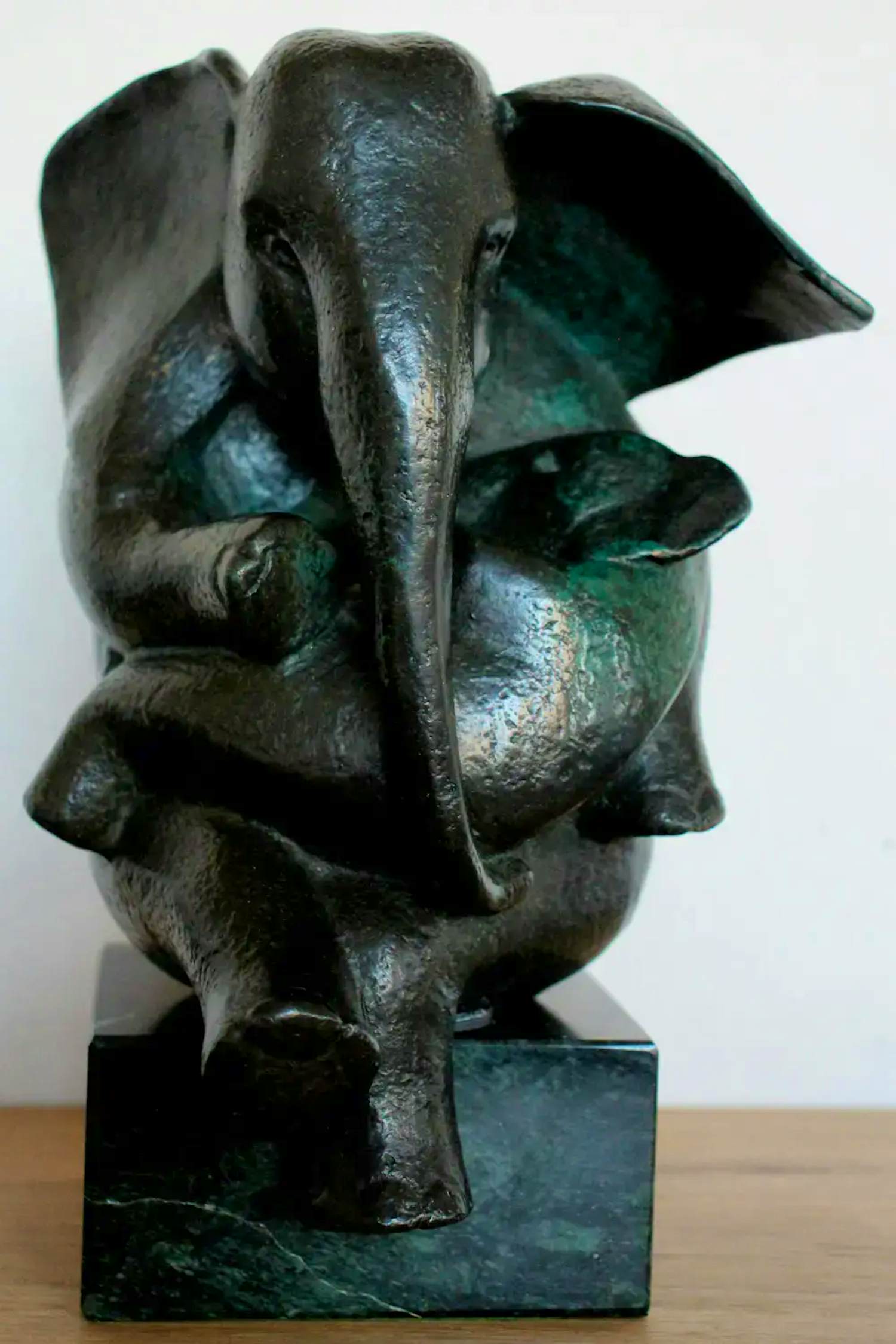 Miep Maarse - Bronzen sculptuur: Parasol (Moeder olifant met kind) - 2001 kopen? Bied vanaf 1250!