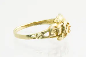 51 - Mooi bewerkte 18 Krt gouden dames ring met Roos - kleine maat/model kopen? Bied vanaf 190!