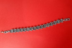 Curiosa - Armband - Robijnen, smaragden, diamanten - imitatie kopen? Bied vanaf 1!
