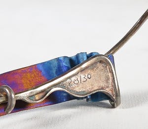 Huub Mikx - Zilveren spang-collier met wisselplaatjes kopen? Bied vanaf 1!