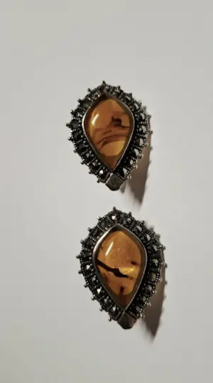 VVintage teardrop oorbellen met gouden amber en marcasiet kopen? Bied vanaf 65!