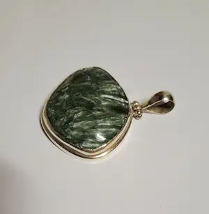 Nieuwe prachtige groen-zilveren gelaagde serafiniet hanger in zilver. kopen? Bied vanaf 75!