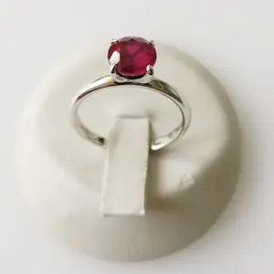 AcheterRobijn Solitaire Ring? Enchérissez de 600!