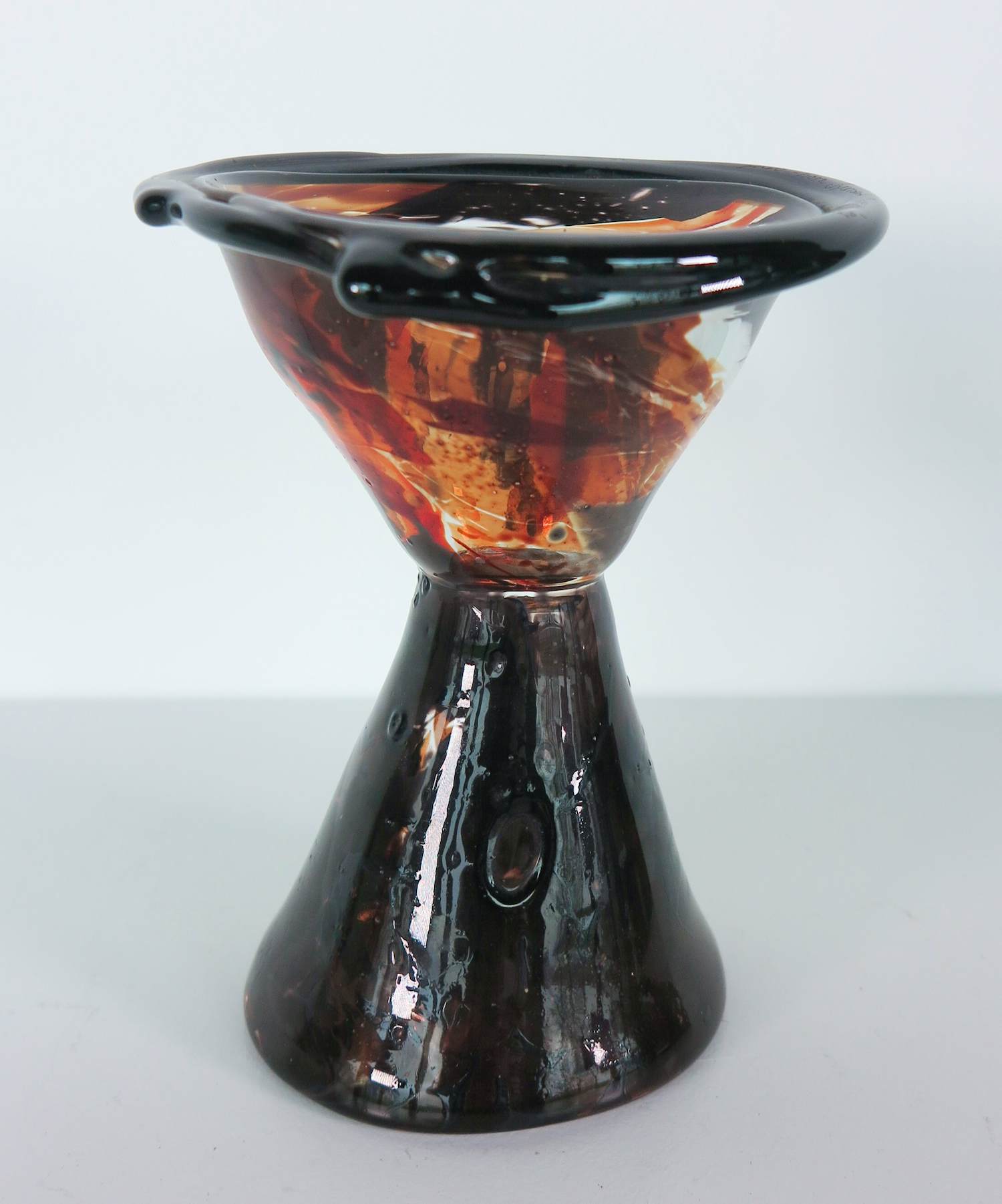 Bernard Heesen - / de Oude Horn, Bruinoranje glasobject in zandlopervorm kopen? Bied vanaf 200!