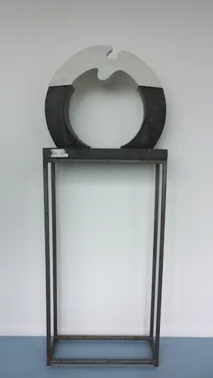 Margriet Kusters - Grote sculptuur van arduin en marmer kopen? Bied vanaf 600!