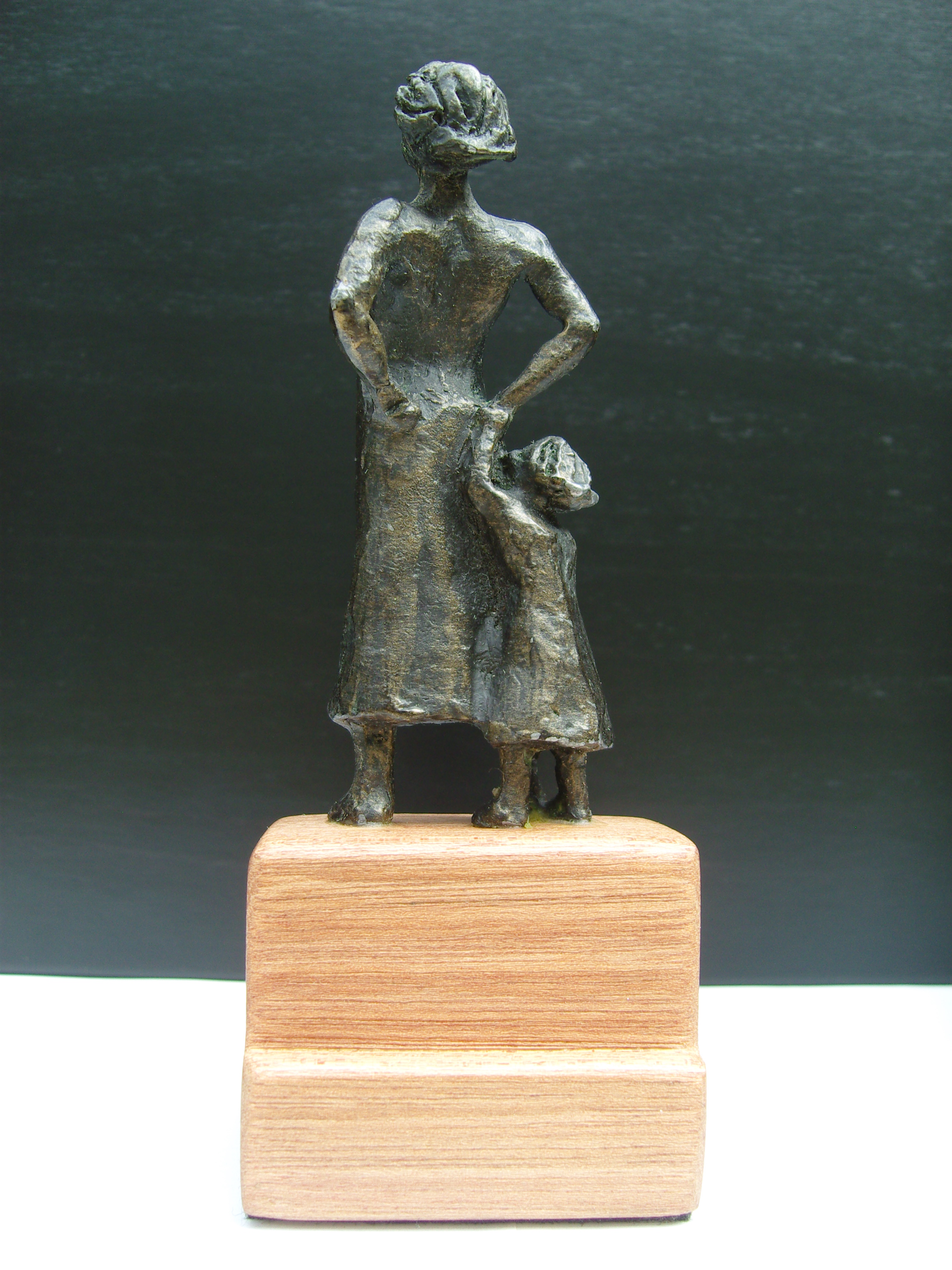 Brons (Onbekend) - Bronzen beeldje van zwangere moeder en haar dochtertje. kopen? Bied vanaf 50!