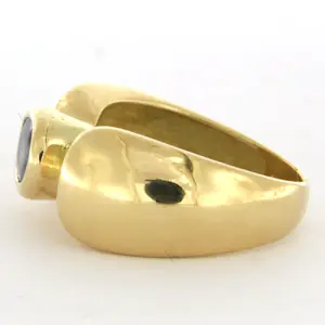 18k geel gouden ring bezet met saffier totaal circa 0.70ct – ringmaat 17(53) kopen? Bied vanaf 810!