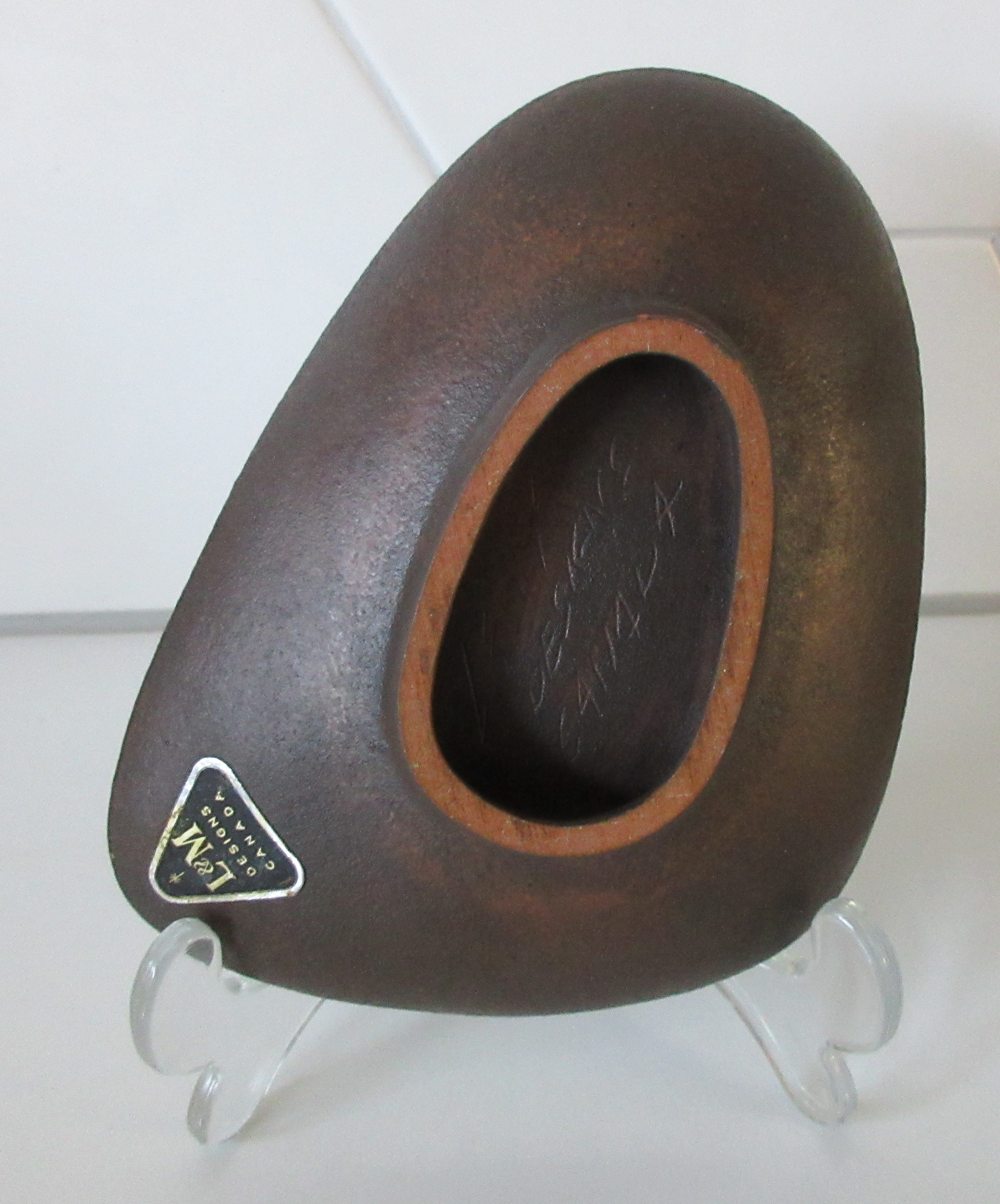 Niet of onleesbaar gesigneerd - L&M Designs Canada Studio aardewerken asbak kopen? Bied vanaf 1!