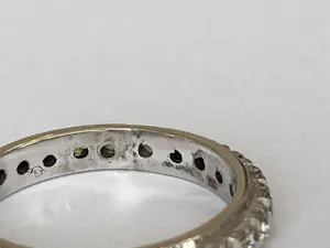 Acheter18 kt witgouden alliance ring met diamanten ca 0,70 crt? Enchérissez de 750!