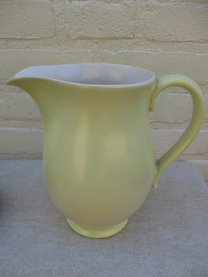 Potterie De Driehoek - Paletvormig gebakstel en een melkkan kopen? Bied vanaf 40!