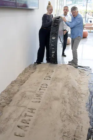 Kamagurka - Earth Limited Edition kopen? Bied vanaf 500!