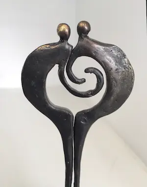 Corry Ammerlaan - Sculptuur “ Aandacht voor elkaar “. Gesigneerd kopen? Bied vanaf 1!