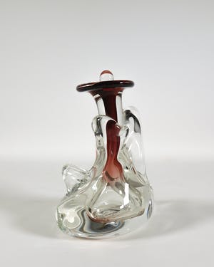 Ireneusz Kizinski - Vrijgevormde helderglazen fles met rood kopen? Bied vanaf 1!