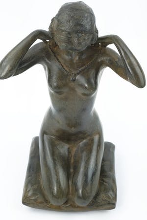 Pierre Chenet - Bronzen beeld van vrouwelijk naakt met halsketting kopen? Bied vanaf 295!