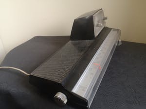 Niet of onleesbaar gesigneerd - Originele Space age klokradio van Philips uit 1967, kopen? Bied vanaf 1!