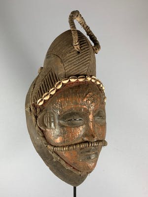 Punu - Tribal used Old African female Bronze mask from the Punu with Cap - Gabon. kopen? Bied vanaf 75!