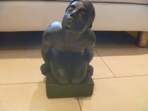 Curiosa - 3 sculpturen - twee torso's en een naakte man op zijn knieen kopen? Bied vanaf 50!