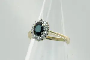 70- Sierlijke 14 krt goud & diamanten ring met diep-blauwe saffier - klein model kopen? Bied vanaf 220!