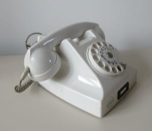 Curiosa - Ericsson witte Bakelieten telefoon type 11420/2 kopen? Bied vanaf 1!