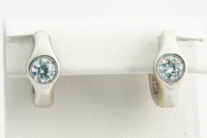 NV(153)- 1 paar 14krt witgouden oorringen - grote Zirkoon - gefaseerd afgewerkt kopen? Bied vanaf 170!