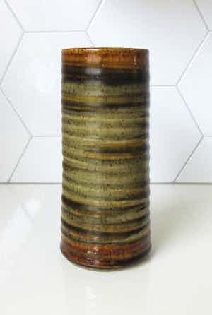 Potterie Ravelli - Bruin groene Ribbelvaas verkocht voor € 27!