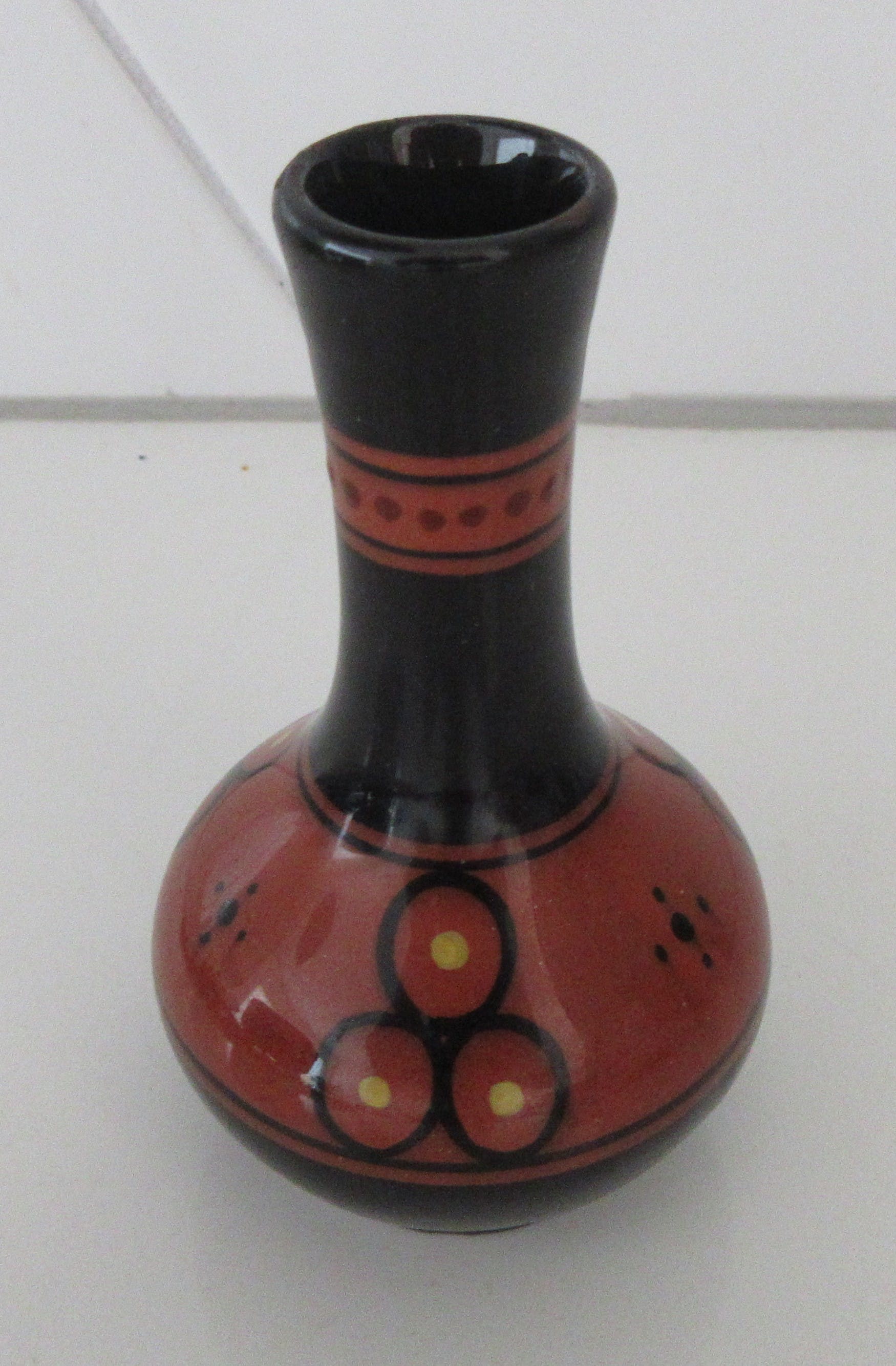 Kunstaardewerkfabriek Ed. Antheunis - Rood platelen bibelot vaasje - vroeg stukje kopen? Bied vanaf 19!