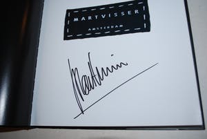 Mart Visser - Gesigneerd boekwerk 'Les Femmes' 2007, fotografie Erwin Olaf, Carli Hermes e.a. kopen? Bied vanaf 45!