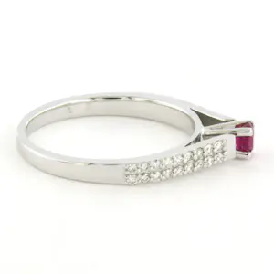 18k gouden ring met robijn tot. 0.25ct en briljant geslepen diamant tot. 0.24ct kopen? Bied vanaf 650!