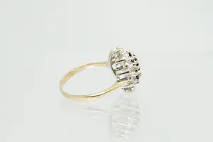 72 -  Klassiek model 14krt gouden entourage ring met diamant en saffier kopen? Bied vanaf 230!