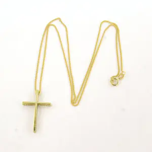 14k geelgouden collier met kruishanger bezet met diamant 0.27 ct kopen? Bied vanaf 440!