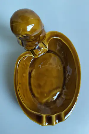 Plateelbakkerij Zuid-Holland - Asbak van "UILTJE" sigaren kopen? Bied vanaf 25!