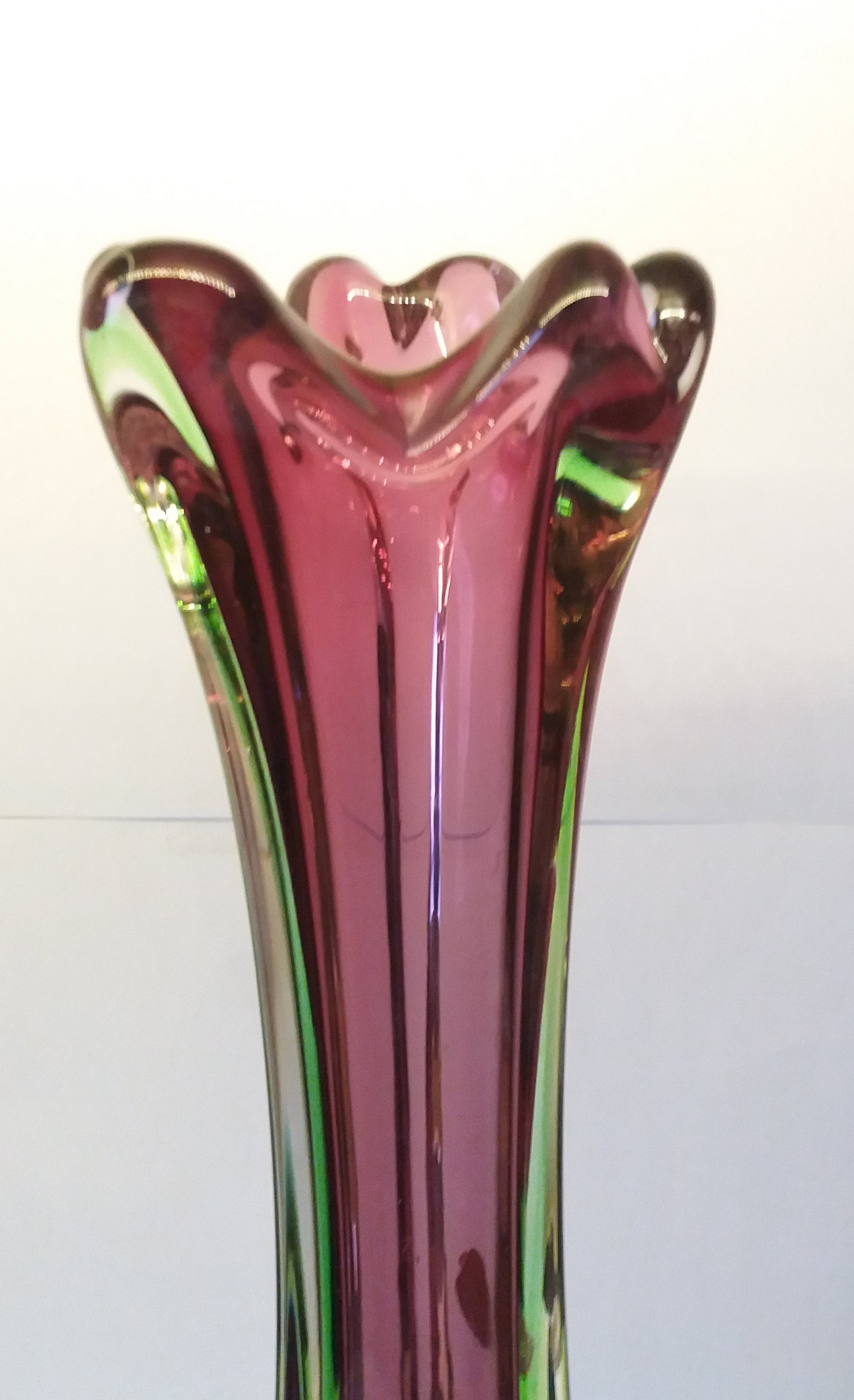 Niet of onleesbaar gesigneerd - paars groene Murano vaas kopen? Bied vanaf 1!