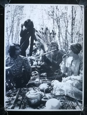 Niet of onleesbaar gesigneerd - Hippies. Sixties. Naakt. kopen? Bied vanaf 1!