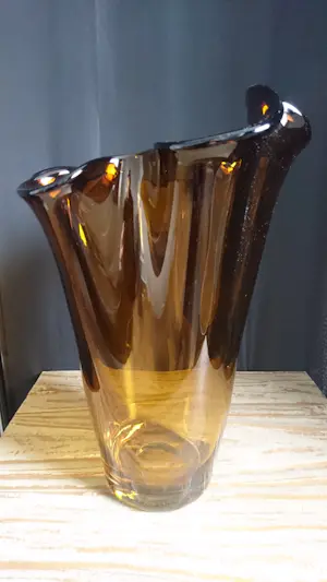 Niet of onleesbaar gesigneerd - Vintage glazen zakdoekvaas kopen? Bied vanaf 1!