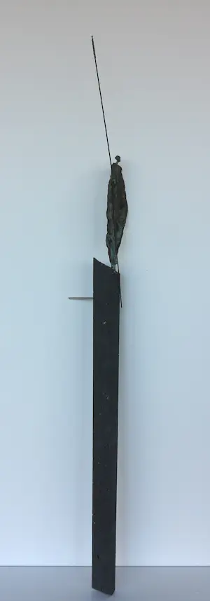 Franz Josef Vanck - Wandobject (brons), Figuur met speer kopen? Bied vanaf 500!