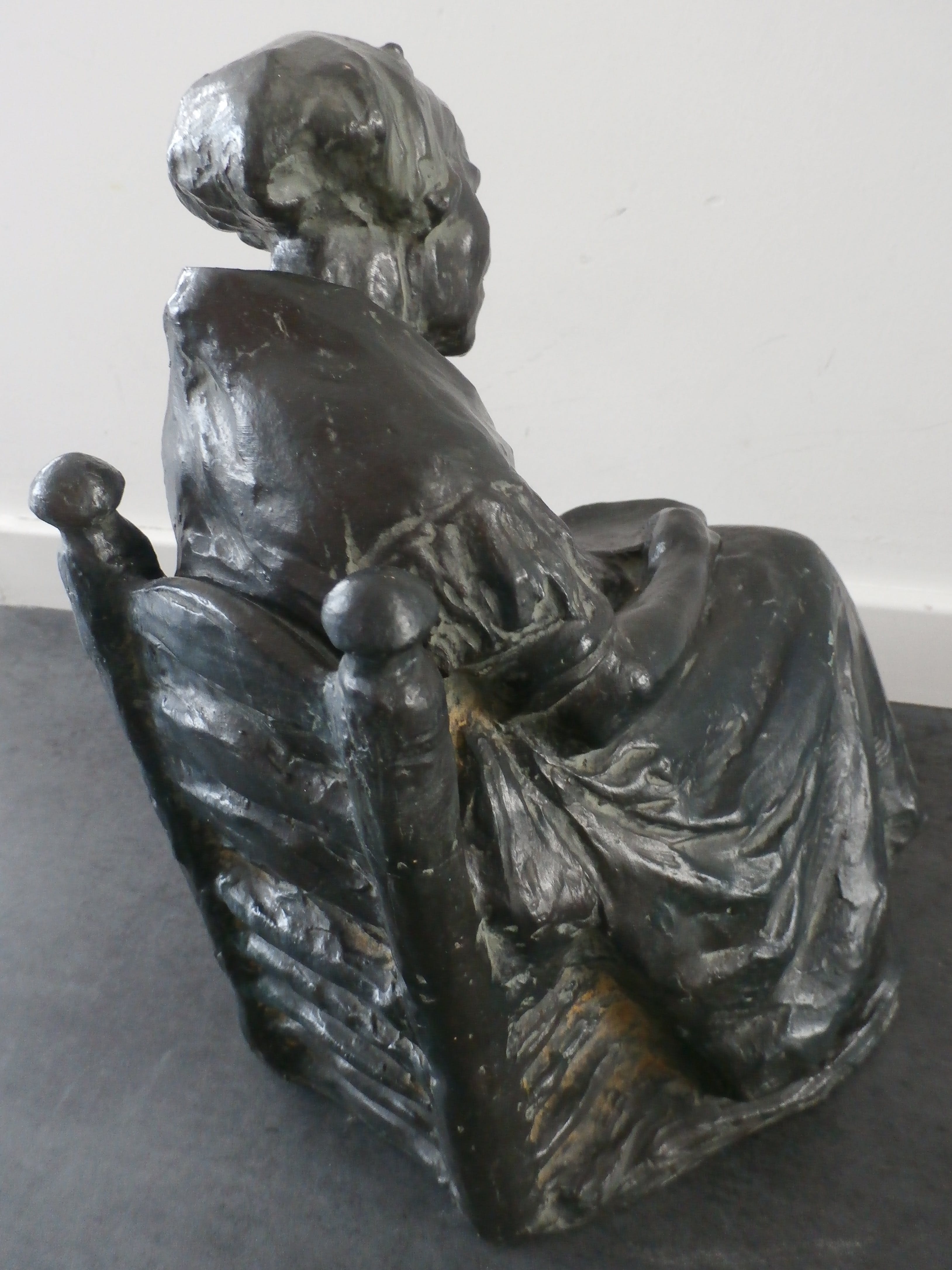 August Falise -  - Beeld: zittende boerin kopen? Bied vanaf 1!