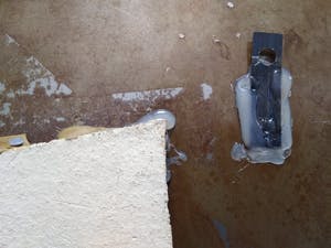 Niet of onleesbaar gesigneerd - Zonder Titel, ''Geglazuurde keramieke "tegel'' in stalen passe-partout'' kopen? Bied vanaf 1!