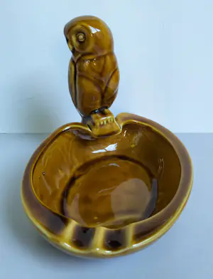 Plateelbakkerij Zuid-Holland - Asbak van "UILTJE" sigaren kopen? Bied vanaf 25!