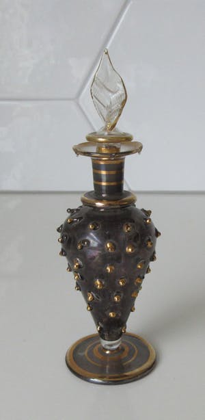 Niet of onleesbaar gesigneerd - Twee Venetiaans glazen parfumflesjes kopen? Bied vanaf 10!