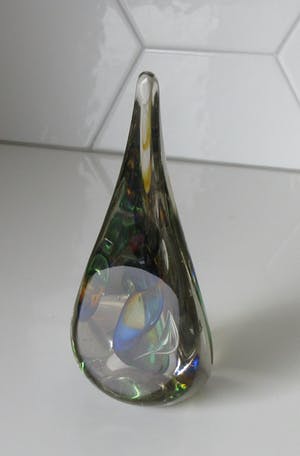 Adam Jablonski - Meerkleurige glazen druppel kopen? Bied vanaf 42!