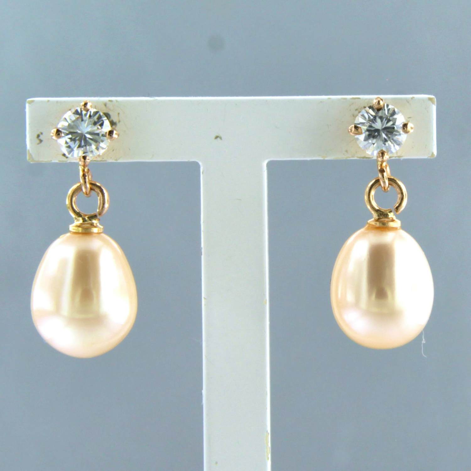 18k rosé gouden oorhangers met parel en briljant geslepen diamant tot. 0.40ct kopen? Bied vanaf 500!