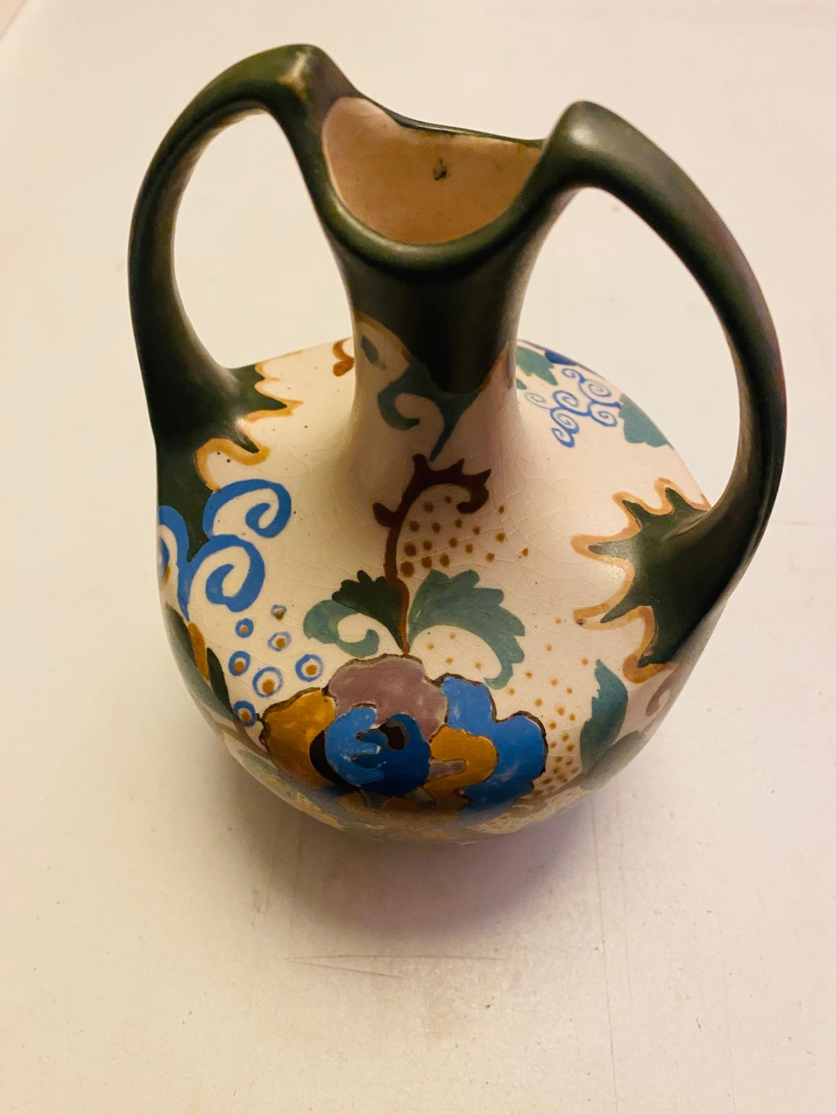 Buy Arnhemsche Fayencefabriek - Arnhems Matplateel Jugendstil Vaasje (Decorschildering 'Flora') – W.F. Hartgring? Bid from 75!