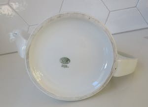 WMF - Bauhaus stijl porseleinen theepot van Bauscher Weiden met verzilverde thermo kap kopen? Bied vanaf 35!