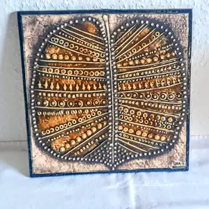 Lisa Larson - Wandfliese Keramik mit Blattmotiv 60er/70er Jahre für Gustavsberg kopen? Bied vanaf 160!