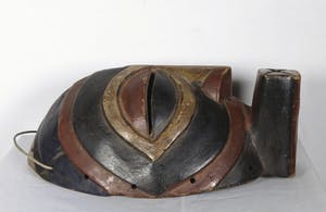 Songye - Vrouwelijk Kifwebe masker met zwart/rode banen en vierkante mond kopen? Bied vanaf 1!