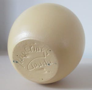 Adrie Moerings - Zacht geel keramisch vaasje kopen? Bied vanaf 1!