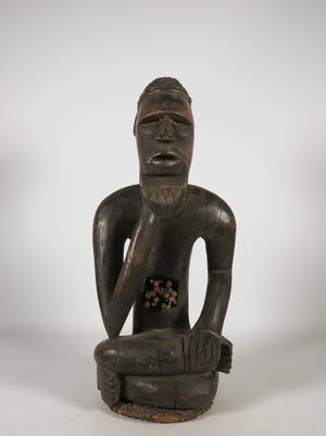 Niet of onleesbaar gesigneerd - Hout, Zittend fetisj figuur kopen? Bied vanaf 1!