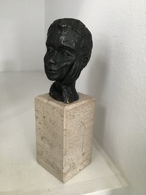 Astrid Veldhuyzen-Koppen - Sculptuur “ LUISTEREN “ kopen? Bied vanaf 65!