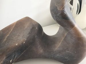 Niet of onleesbaar gesigneerd - Art deco Naturell stone Sculpture , kopen? Bied vanaf 1!
